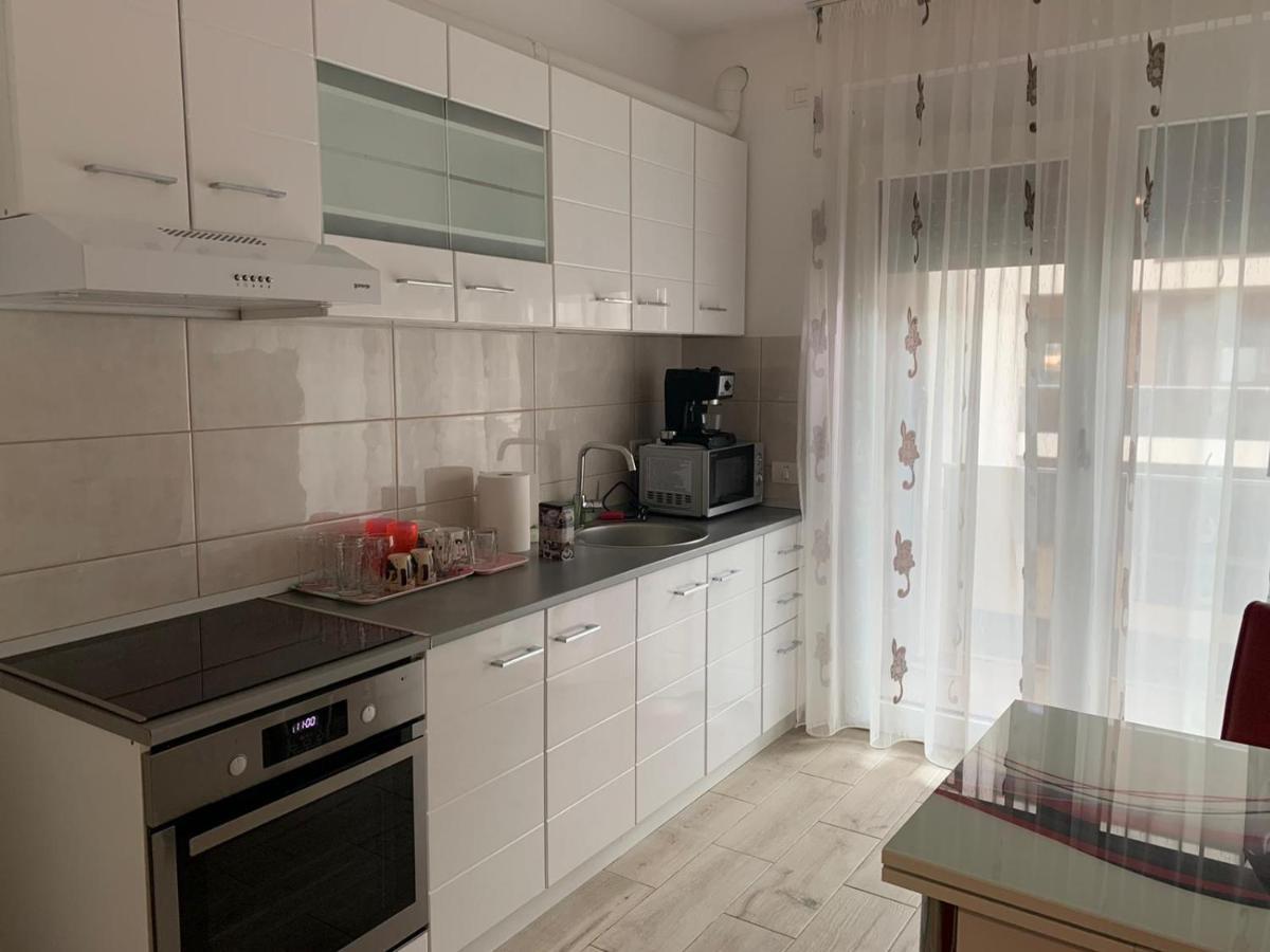 Apartament Cu 2 Camere Oradea Extérieur photo
